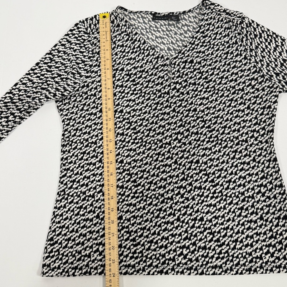 Houndstooth V-Neck Tahari Black White Stretch Knit Blouse Size L Large - Picture 7 of 8